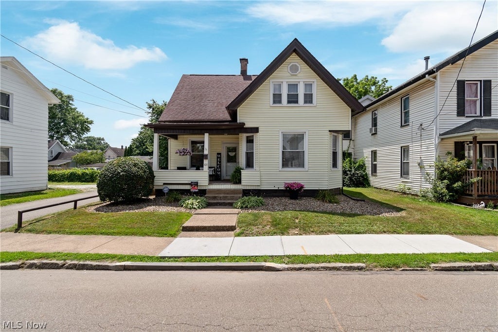 Photo of 105 8th Street SW, Massillon, OH 44647 (MLS # 5223351)