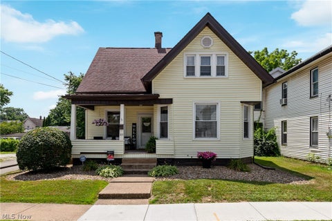 Homes For Sale - 105 8th Street<br/> Massillon, OH 44647