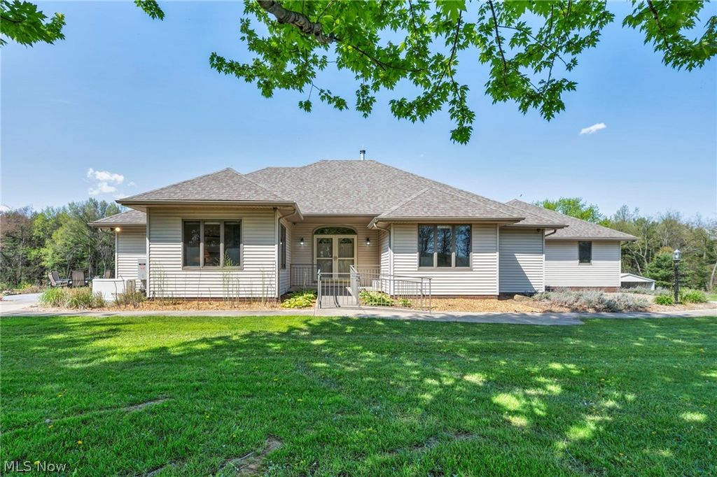 Photo of 6569 Milhaven Avenue NW, Canal Fulton, OH 44614 (MLS # 5203765)