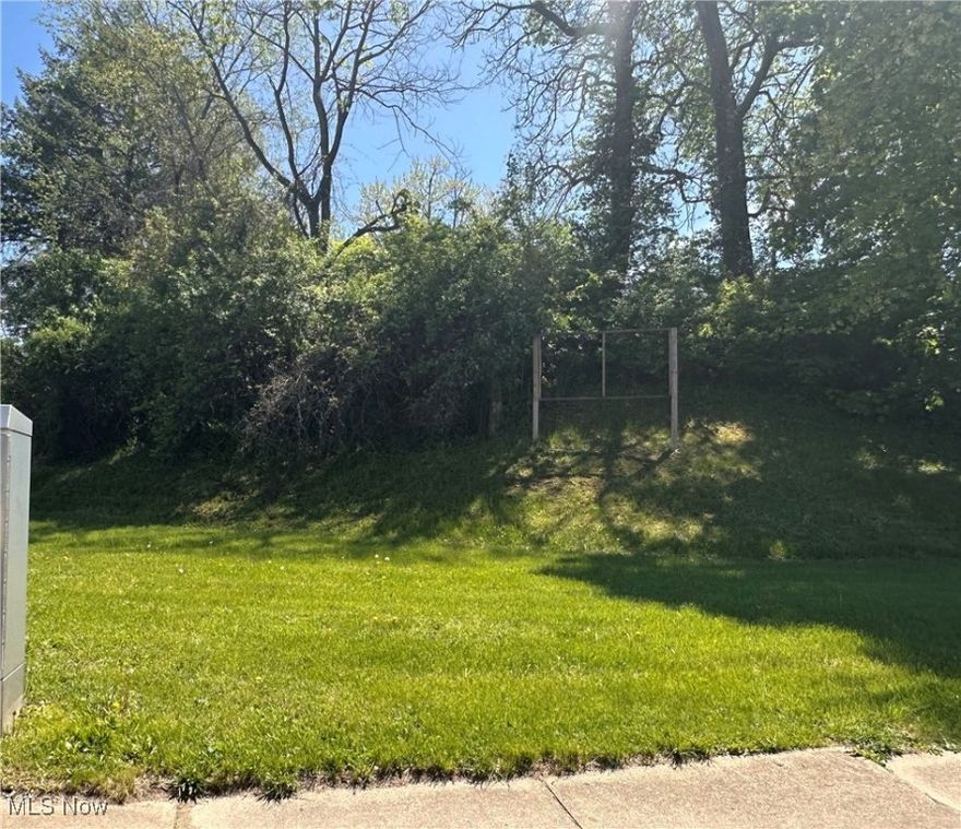 Five parcels (zoned C-2) in a high traffic area with easy access to Interstate 70. Seller believes all utilities are available but no guarantees. Purchaser is responsible for checking all utilities are available before purchasing and the purchaser is responsible for all taps. Access road is off market street.