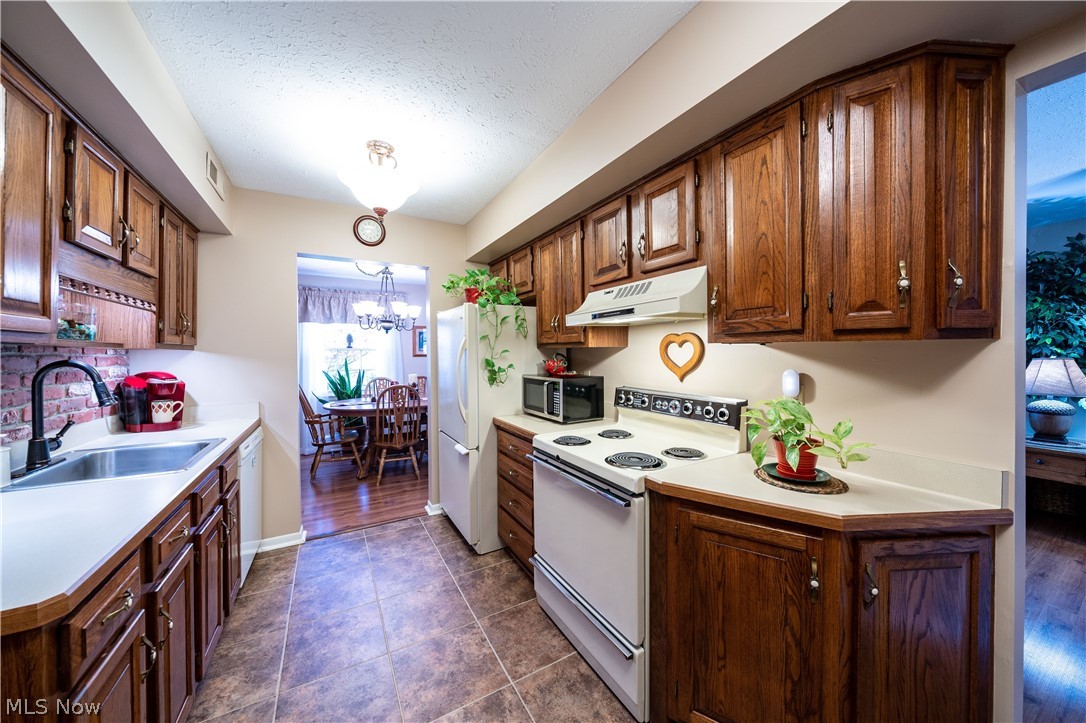 Rolling Hills Condo - Residential