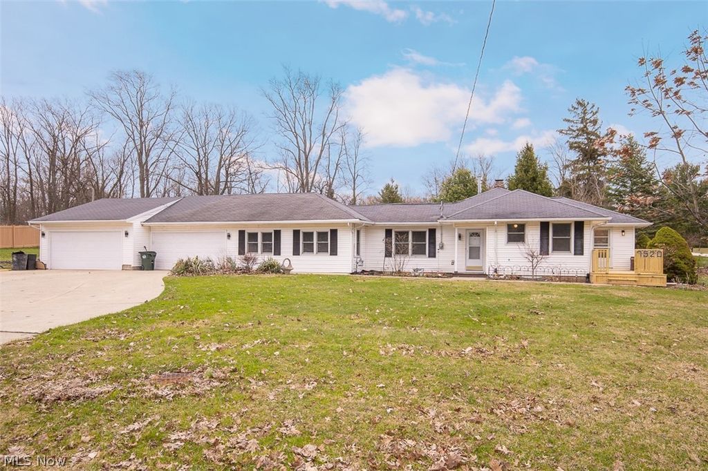 Photo of 7520 W Wallings Road, North Royalton, OH 44133 (MLS # 5192929)