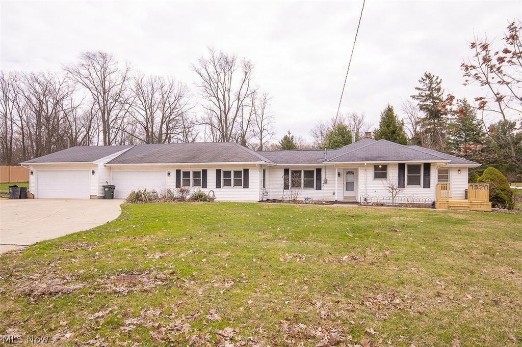 Photo of 7520 W Wallings Road, North Royalton, OH 44133 (MLS # 5192929)