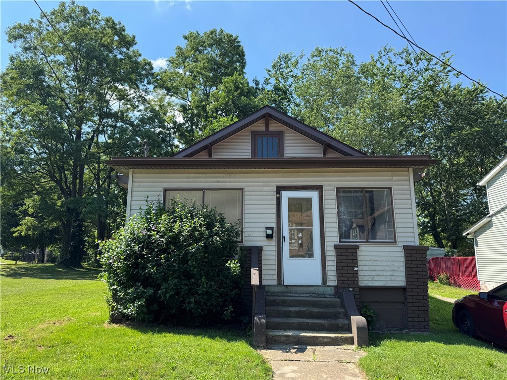Welcome to 710 McKinley Ave., a nicely renovated 2-bedroom, 1-bathroom home on a quiet street within minutes of several
amenities, including public transportation. If you're looking for your new "home sweet home," this is the perfect place for you! HCVP
(f.k.a. Section 8) tenants are welcome! Call for more information and to schedule your showing today!