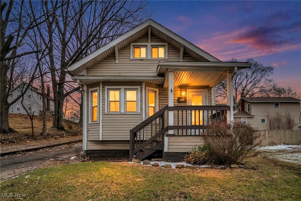 Photo of 1527 Main Street, Cuyahoga Falls, OH 44221 (MLS # 5178950)