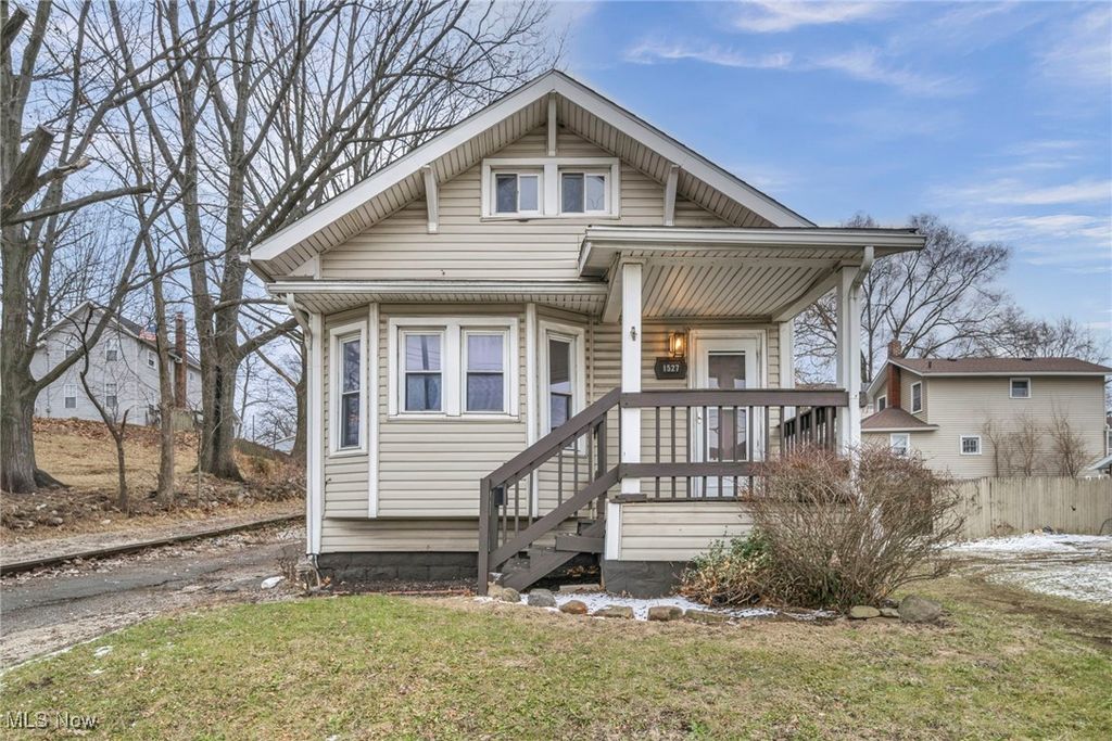 Photo of 1527 Main Street, Cuyahoga Falls, OH 44221 (MLS # 5178950)