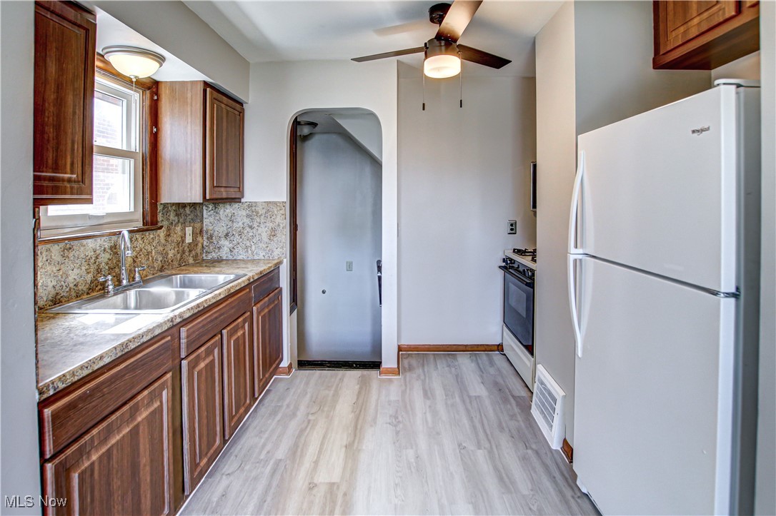 Parma, Ohio 44129, United States, 4 Bedrooms Bedrooms, ,2 BathroomsBathrooms,Residential,Pending,122306