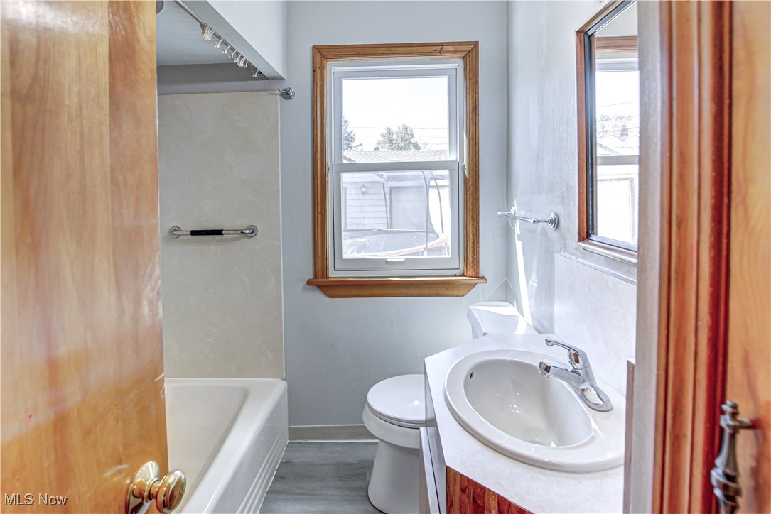 Parma, Ohio 44129, United States, 4 Bedrooms Bedrooms, ,2 BathroomsBathrooms,Residential,Pending,122306