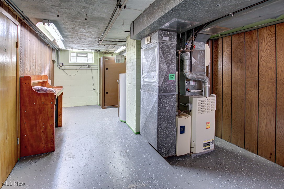 Parma, Ohio 44129, United States, 4 Bedrooms Bedrooms, ,2 BathroomsBathrooms,Residential,Pending,122306