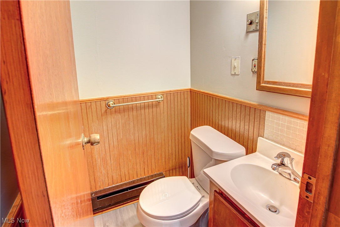 Parma, Ohio 44129, United States, 4 Bedrooms Bedrooms, ,2 BathroomsBathrooms,Residential,Pending,122306