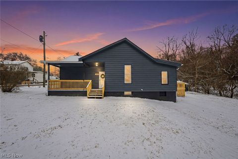 Photo of 2089 Chewelah Avenue, Zanesville, OH 43701 (MLS # 5190453)