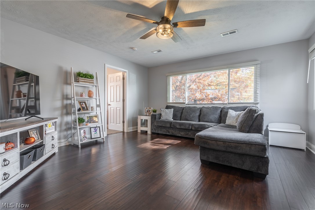 Ea Marhams Mentor Beach Park 1 - Residential