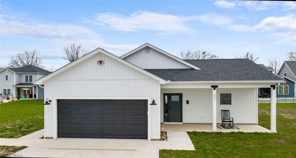 Photo of 231 Lake Avenue, Ashtabula, OH 44004 (MLS # 5197495)