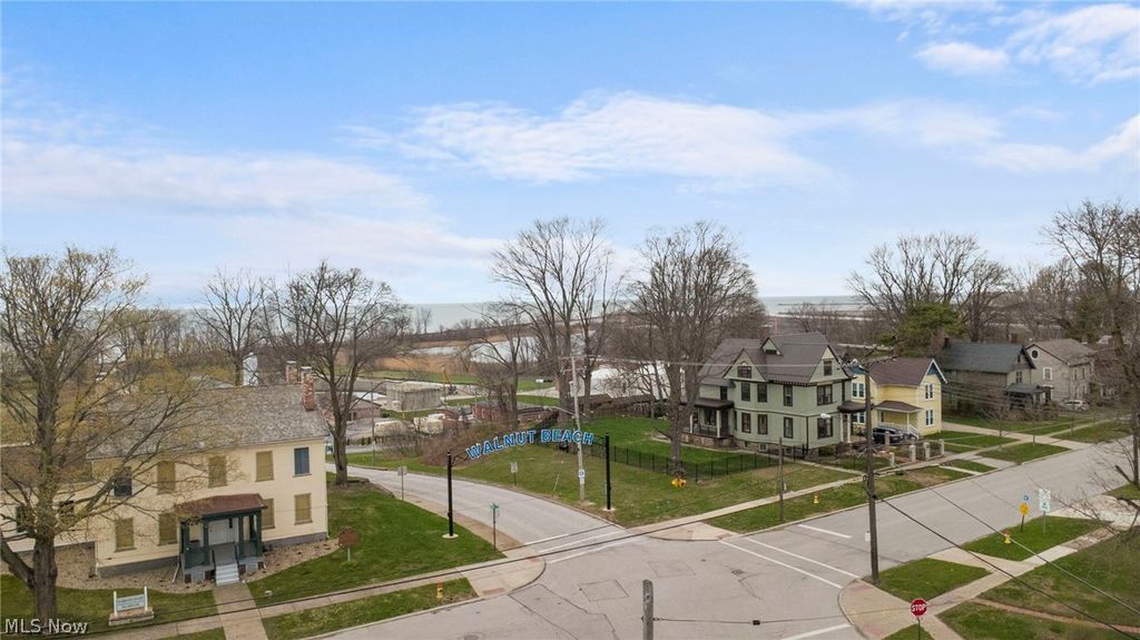 Photo of 231 Lake Avenue, Ashtabula, OH 44004 (MLS # 5197495)