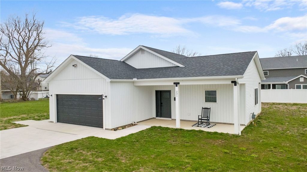 Photo of 231 Lake Avenue, Ashtabula, OH 44004 (MLS # 5197495)