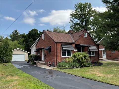 Homes For Sale - 8359 Nowlen Street<br/> Mentor, OH 44060