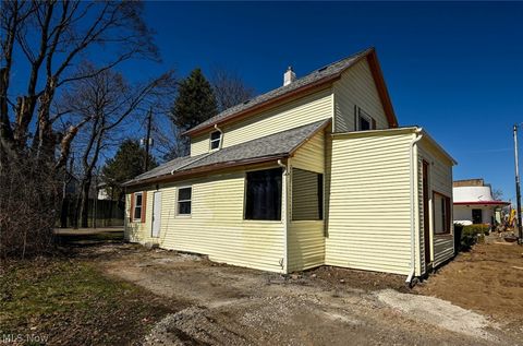 Homes For Sale - 868 N Main Street<br/> Akron, OH 44310