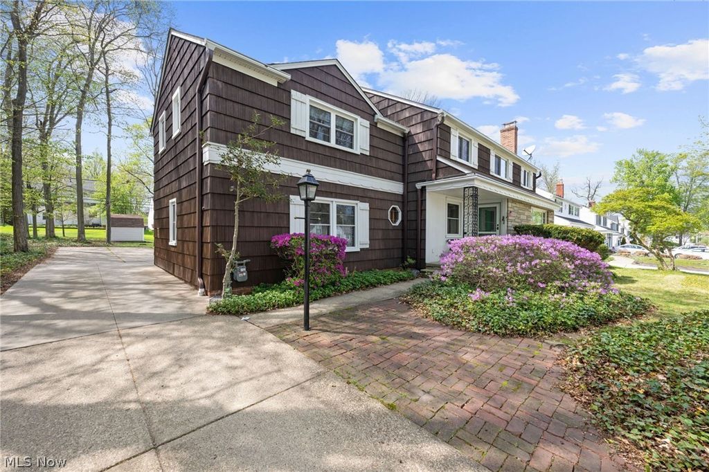 Photo of 1132 Brainard Road, Lyndhurst, OH 44124 (MLS # 5204462)