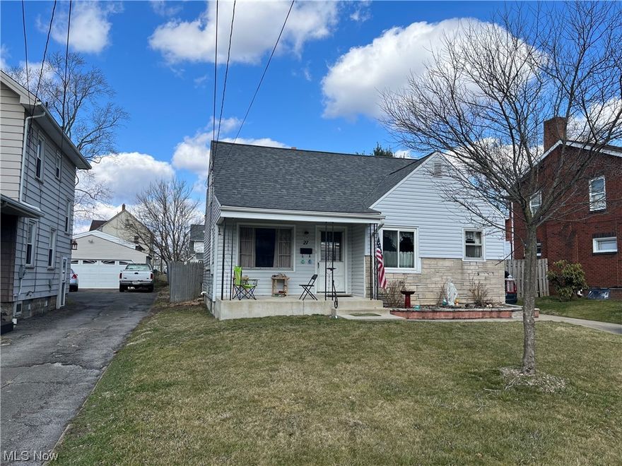 Comfy, move in ready home located in a great neighborhood. This 3 Bedroom home offers over 1000+ Square Feet of living space. Enjoy those upcoming summer nights on the cozy front porch or enjoy the privacy of the fenced in pack yard. Call today for more details and to schedule a private showing!            
The fence was put up in 2009, Garage Door replaced in 2002, brand new furnace and central ac was installed in 2012, Concrete front porch was poured in 2014 and the siding, roof and gutters were all replaced on the house and garage in 2017. Hot Water tank was replaced in 2022.
