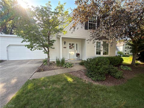 Condo For Sale - 3375 Ash Lane<br/> Cuyahoga Falls, OH 44223