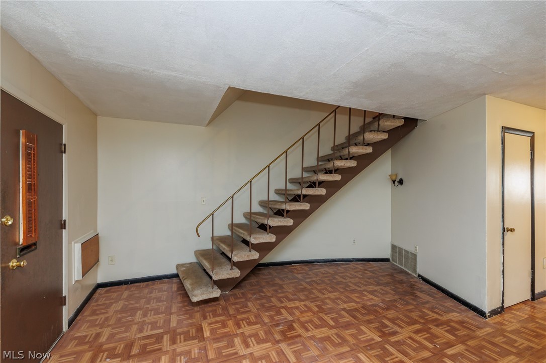 Colonial Park Condo 02 - Residential