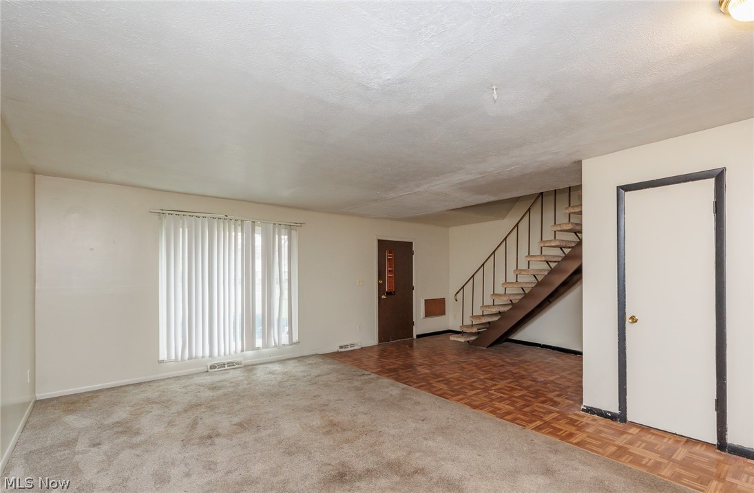 Colonial Park Condo 02 - Residential