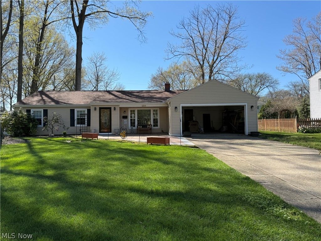Photo of 254 Vinewood Drive, Avon Lake, OH 44012 (MLS # 5206460)