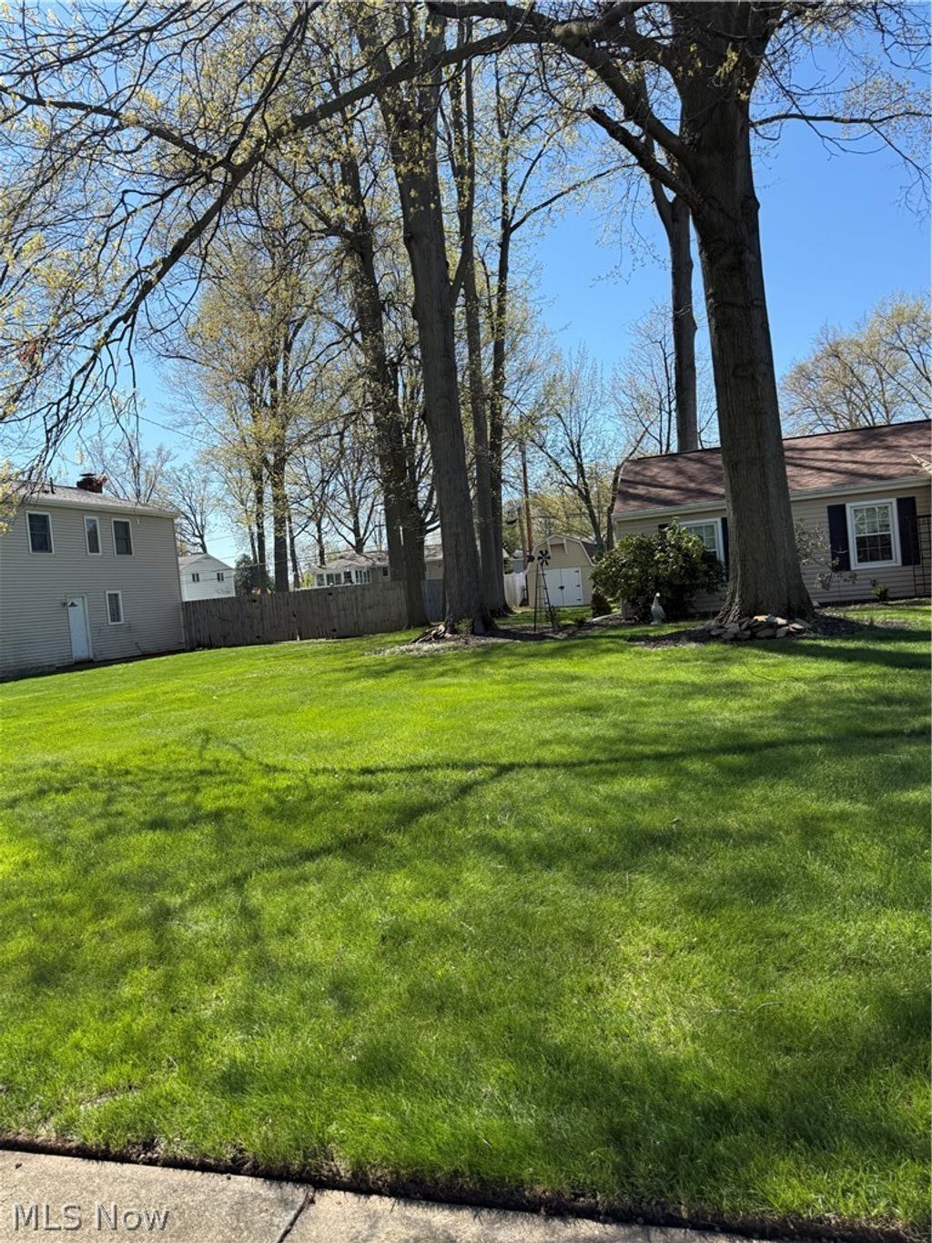 Photo of 254 Vinewood Drive, Avon Lake, OH 44012 (MLS # 5206460)