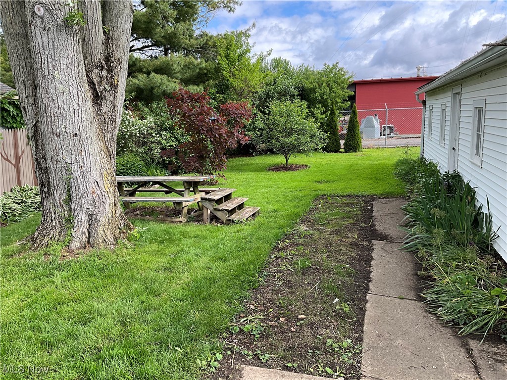 52 Prospect Street, New London, Ohio image 16