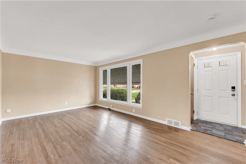 Photo of 655 E 240th Street, Euclid, OH 44123 (MLS # 5200443)