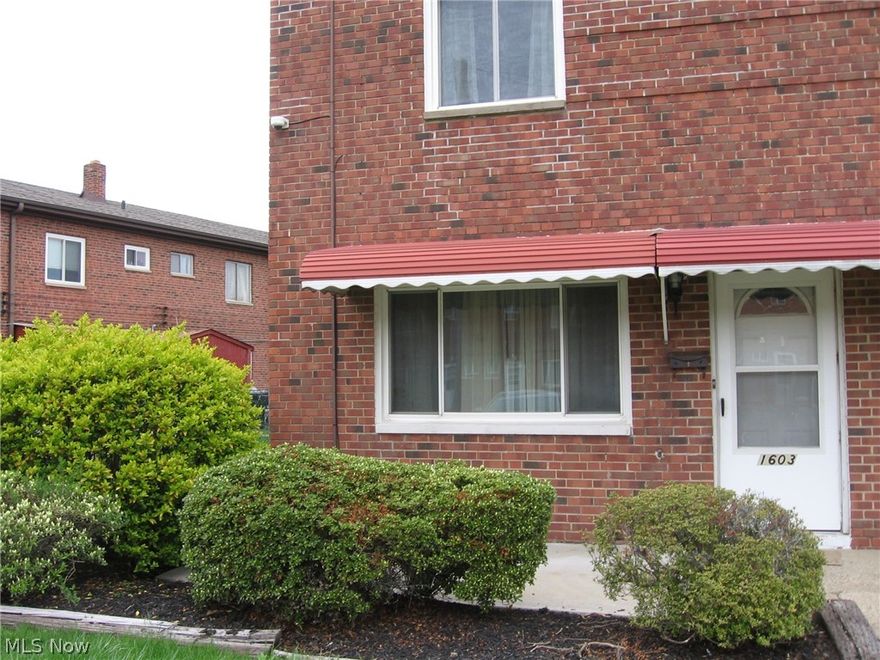 2 bedroom 1 bath condo. Great investor opportunity! Unit has a fenced in yard and a shed. Appliances stay. Laundry in unit. Being sold as is.