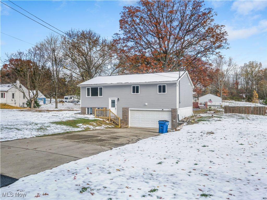 Photo of 4553 March Avenue, Liberty, OH 44505 (MLS # 5180985)