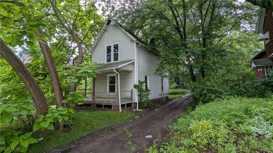 Nice 2bedroom 1 bath in Plain township. Affordable home ownership in Plain schools. This property was a past rental and could also add value to an Investors current portfolio, making this one an affordable investment. Owner has several for sale and is downsizing. Grab your favorite Realtor and come check this one out!