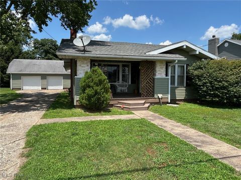 Homes For Sale - 40 Masonic Park Lane<br/> Marietta, OH 45750