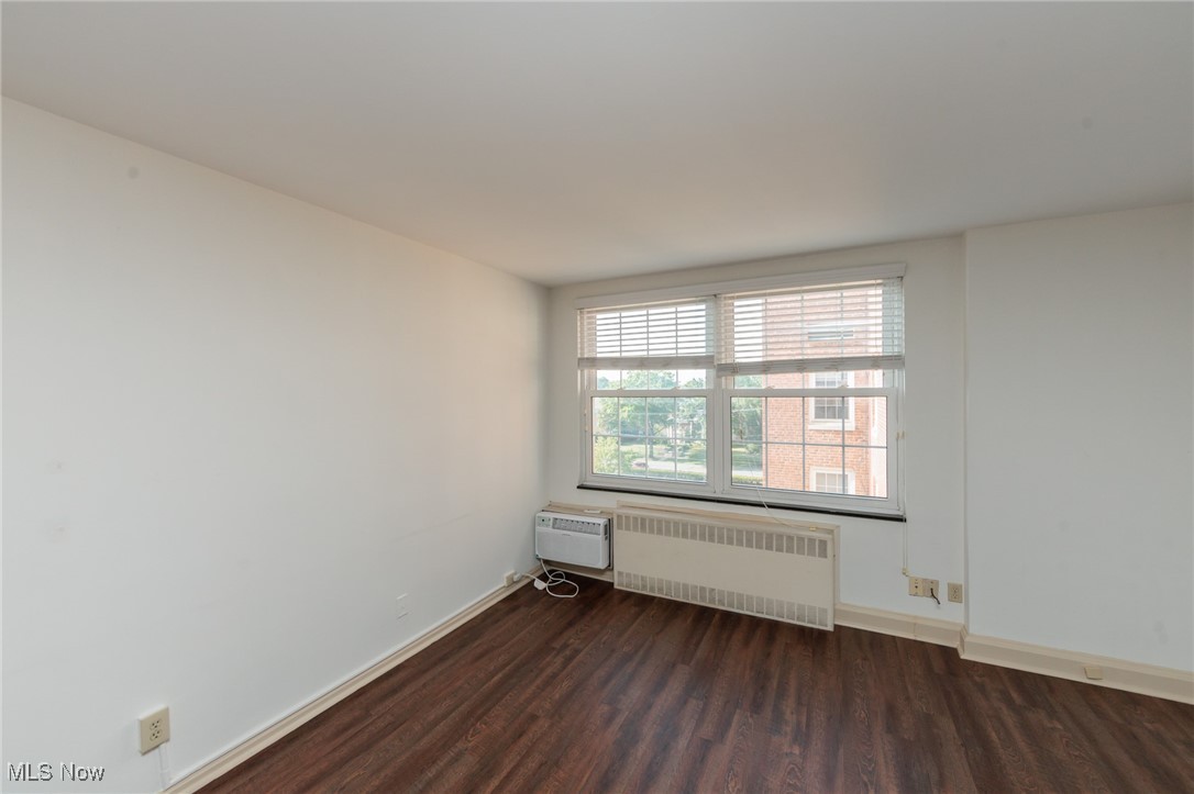 19201 Van Aken Boulevard 513