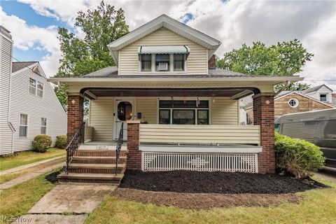 Single Family Residence in Parma OH 5879 Chestnut Hills Drive.jpg