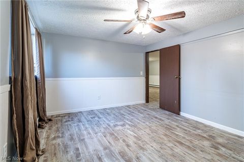 Tiny photo for 5814 Laura Avenue, Homeworth, OH 44634 (MLS # 5189552)