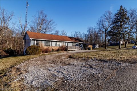 Tiny photo for 5814 Laura Avenue, Homeworth, OH 44634 (MLS # 5189552)