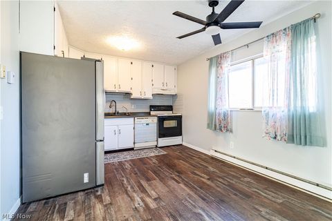 Tiny photo for 5814 Laura Avenue, Homeworth, OH 44634 (MLS # 5189552)