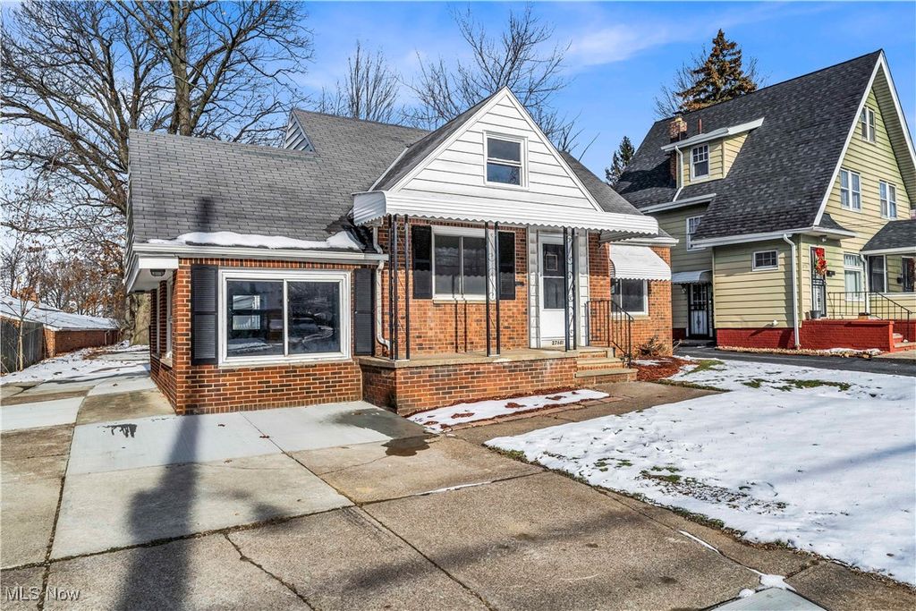 Photo of 27681 Lake Shore Boulevard, Euclid, OH 44132 (MLS # 5177840)