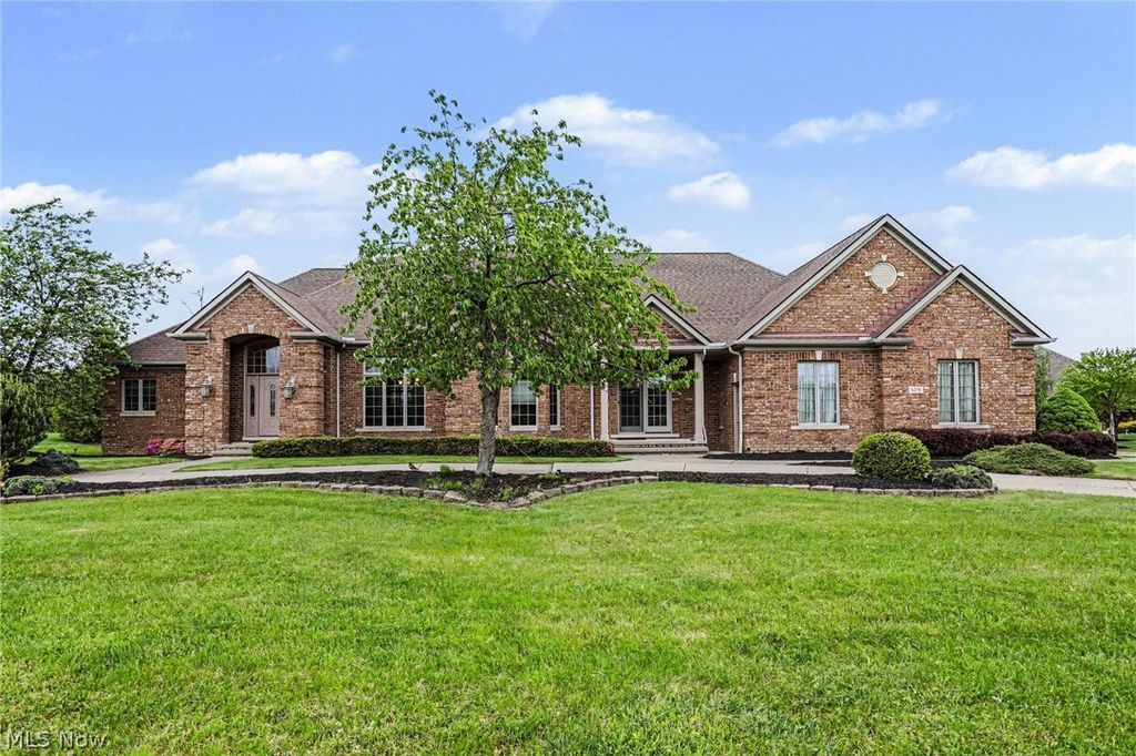Photo of 6291 Maypine Farm Boulevard, Highland Heights, OH 44143 (MLS # 5204895)