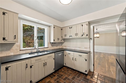 Tiny photo for 32499 Pinetree Road, Pepper Pike, OH 44124 (MLS # 5254661)