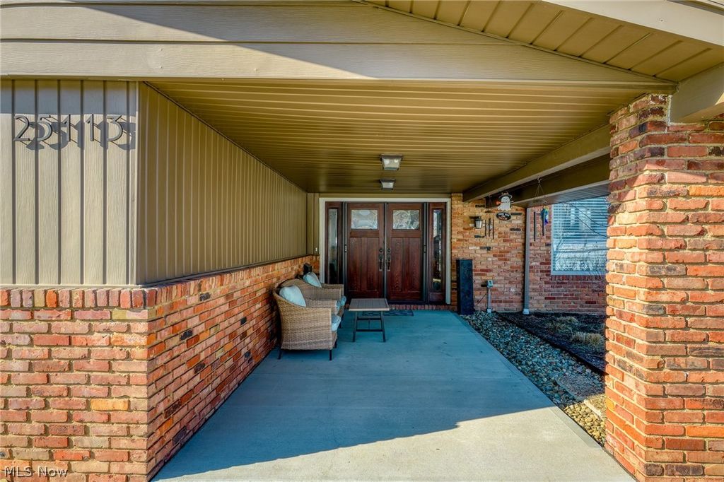 Photo of 25113 Bridgeton Drive, Beachwood, OH 44122 (MLS # 5181130)