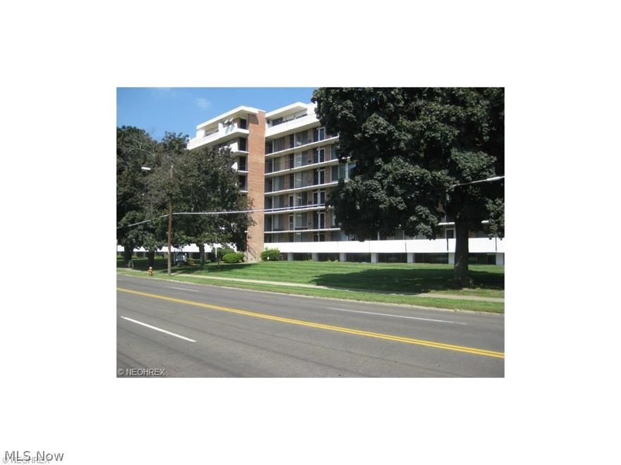 Enjoy 1 Floor Living in this Well Maintained 2 Bedroom, 2 Full Bathroom Condo with Spacious Rooms and Plenty of Light! 
Secure Building with Elevator, Handicap Ramp, Close to Bus line and Shopping. Building Amenities: Laundry Room, 
Newer Swimming Pool and Party Room. Leasing/Subleasing is Allowed. No Pets.