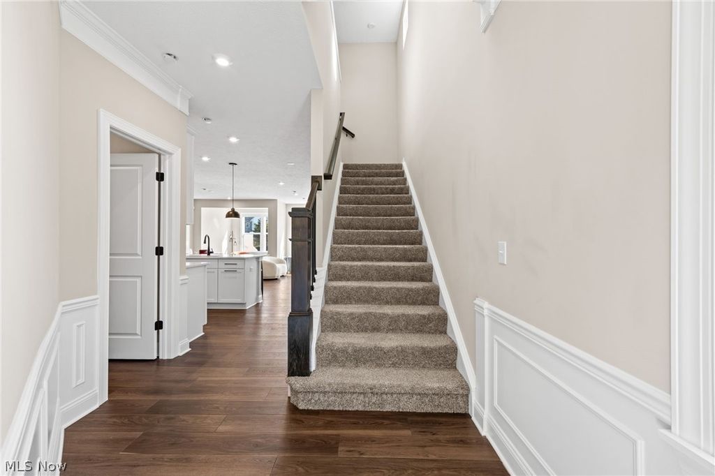 Photo of 795 N Parkside Drive, Westlake, OH 44145 (MLS # 5194214)