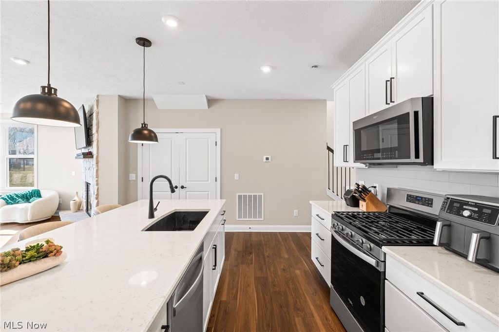 Photo of 795 N Parkside Drive, Westlake, OH 44145 (MLS # 5194214)