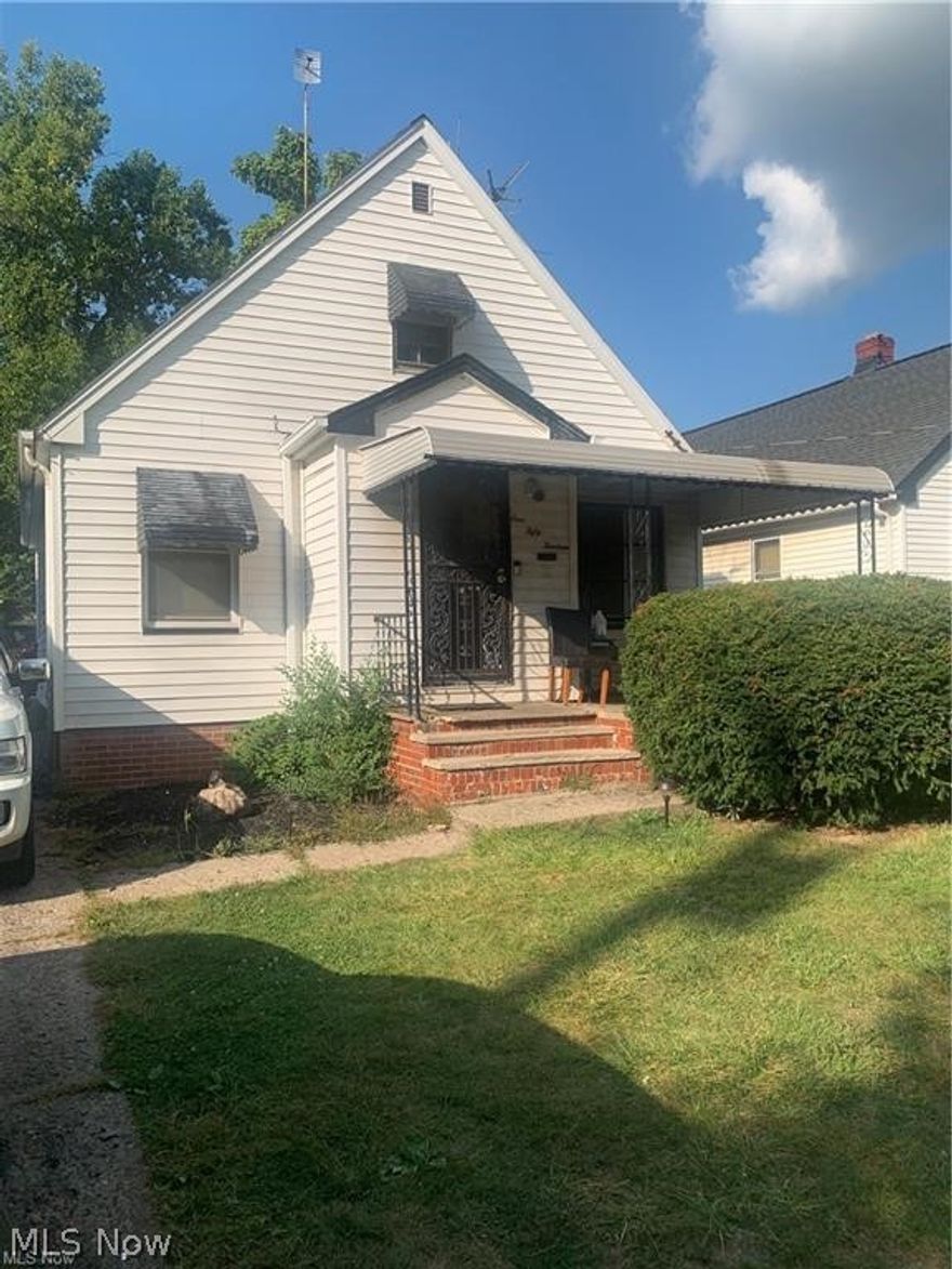 This charming single-family Cape Cod residence is nestled in the heart of Cleveland, offering 3 bedrooms and 2 bathrooms. Whether you're looking to expand your investment portfolio or searching for a starter home, this property is an ideal choice. Don't hesitate – seize this opportunity! Schedule your buyers for showing now! Being sold AS-IS.