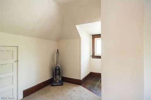 Tiny photo for 33 N Hartford Avenue, Youngstown, OH 44509 (MLS # 5196315)