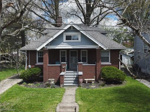 Photo of 33 N Hartford Avenue, Youngstown, OH 44509 (MLS # 5196315)