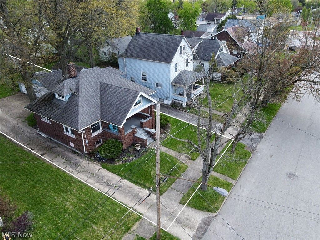 Photo of 33 N Hartford Avenue, Youngstown, OH 44509 (MLS # 5196315)
